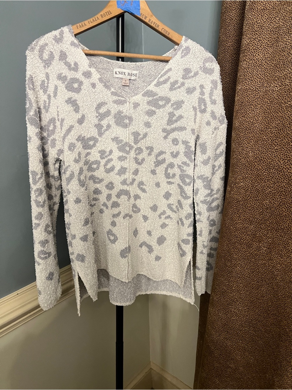 Knox Rose Ivory and Light Gray Leopard V-Neck Sweater